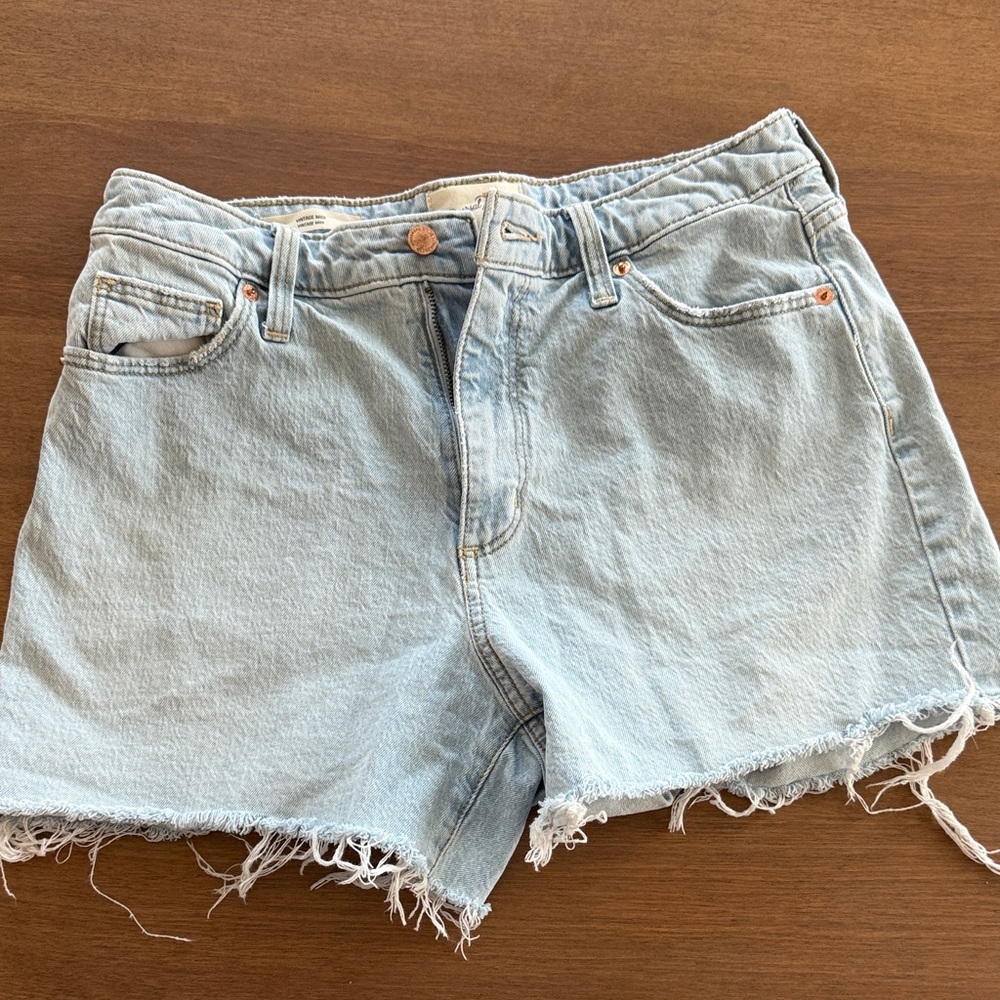 Universal Thread Light Wash Jean Shorts